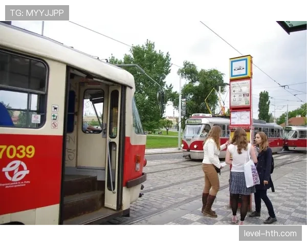 捷克球迷雄狮团体助威国家队气氛热烈