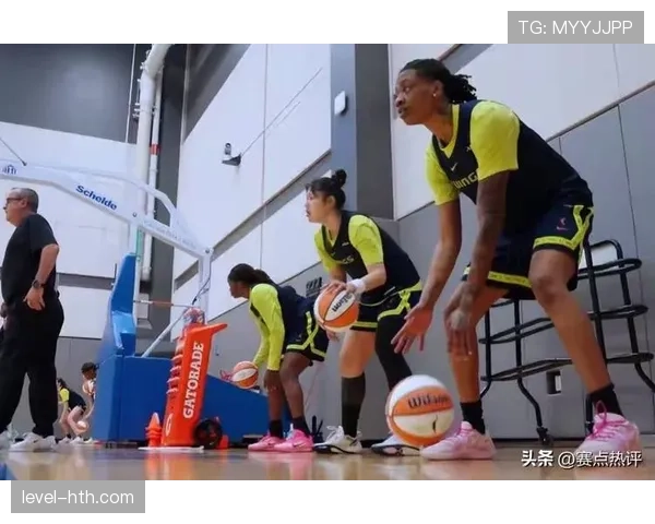 李月汝球场像坦克，私下居然是个精致收藏控——鞋架比我整套房都显眼